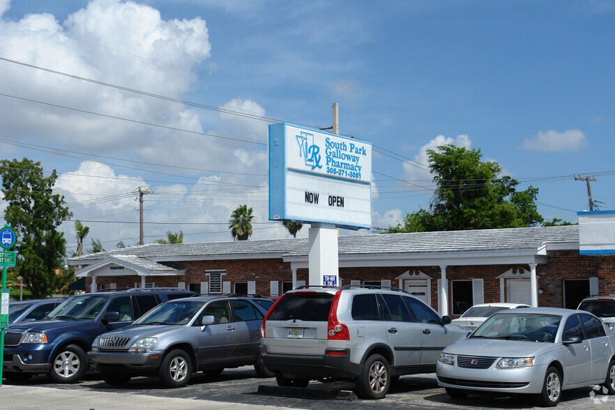 More Photos Of 7035 SW 87th Ave, Miami Freestanding For Lease