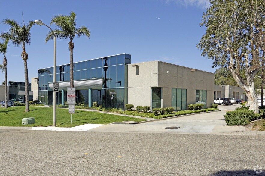 More Photos Of 940 Enchanted Way, Simi Valley Warehouse For Lease