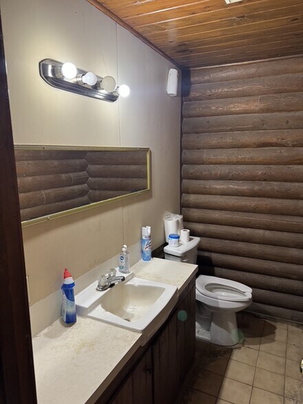 More Photos Of 106 E Highway 87, Smiley Service Station For Sale