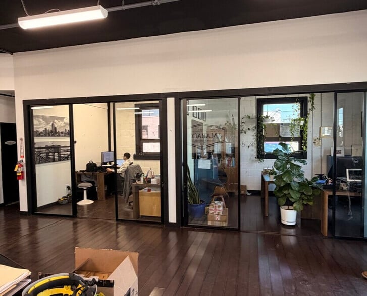 More Photos Of 2 Commercial St, Hicksville Manufacturing For Lease