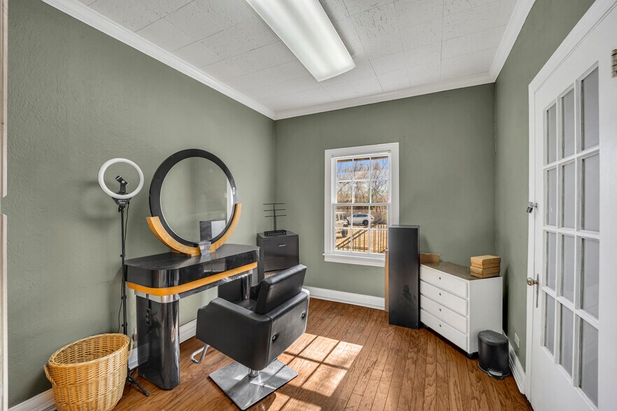 More Photos Of 808 W Abram St, Arlington Freestanding For Sale