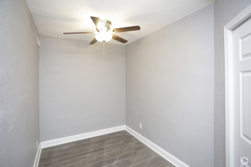 More Photos Of 135 N Lawn Ave, Kansas City Apartments For Sale