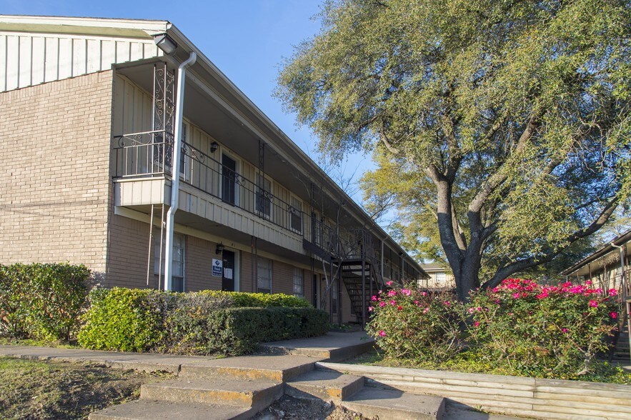 More Photos Of 3300 S College Ave, Bryan Apartments For Sale