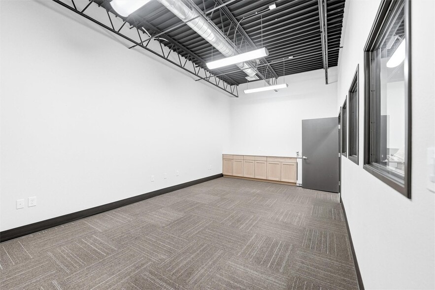 More Photos Of 1300 E Belknap St, Fort Worth Showroom For Sale