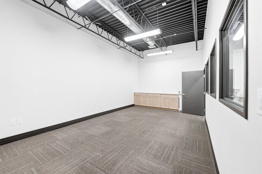 More Photos Of 1301 E Weatherford St, Fort Worth Showroom For Sale