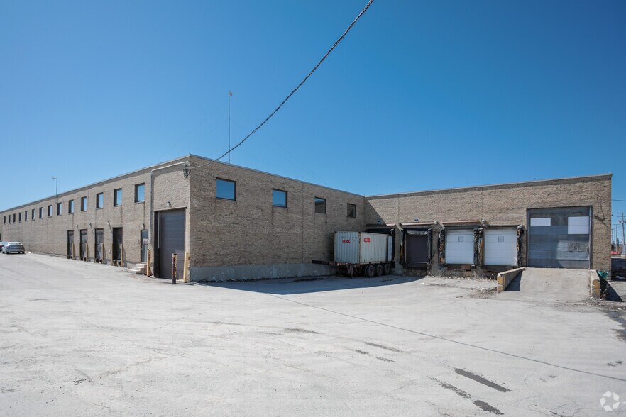 More Photos Of 165-185 Montée de Liesse, Montréal Warehouse For Sale