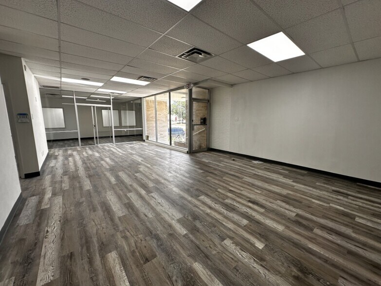 More Photos Of 1533-1555 Prudential Dr, Dallas Showroom For Lease