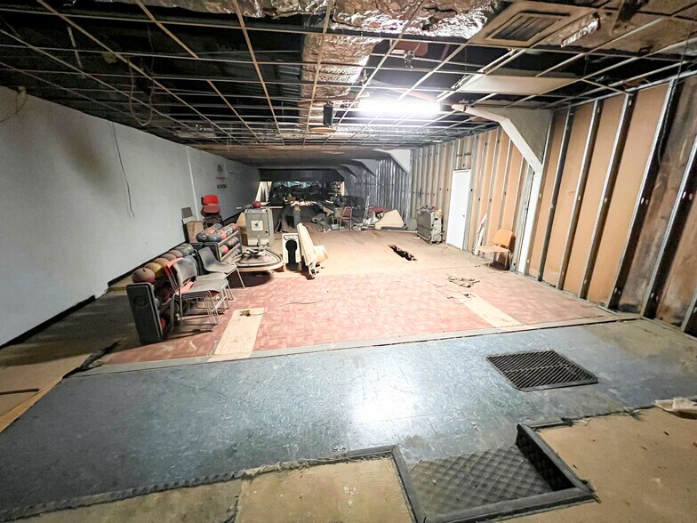 More Photos Of 3920 W Wall St, Midland Bowling Alley For Sale
