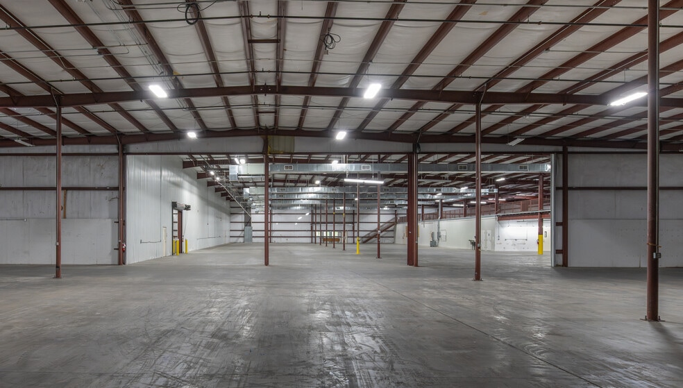 More Photos Of 8801 Corporate Square Ct, Jacksonville Warehouse For Lease