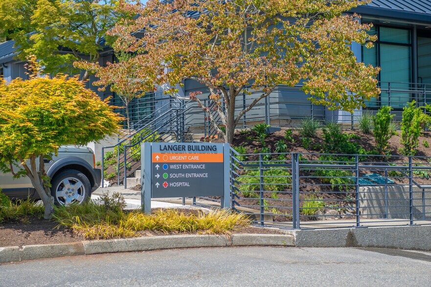 More Photos Of 21600 Highway 99, Edmonds Medical For Lease