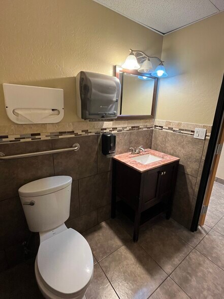 More Photos Of 9212 N Central Ave, Phoenix General Retail For Lease