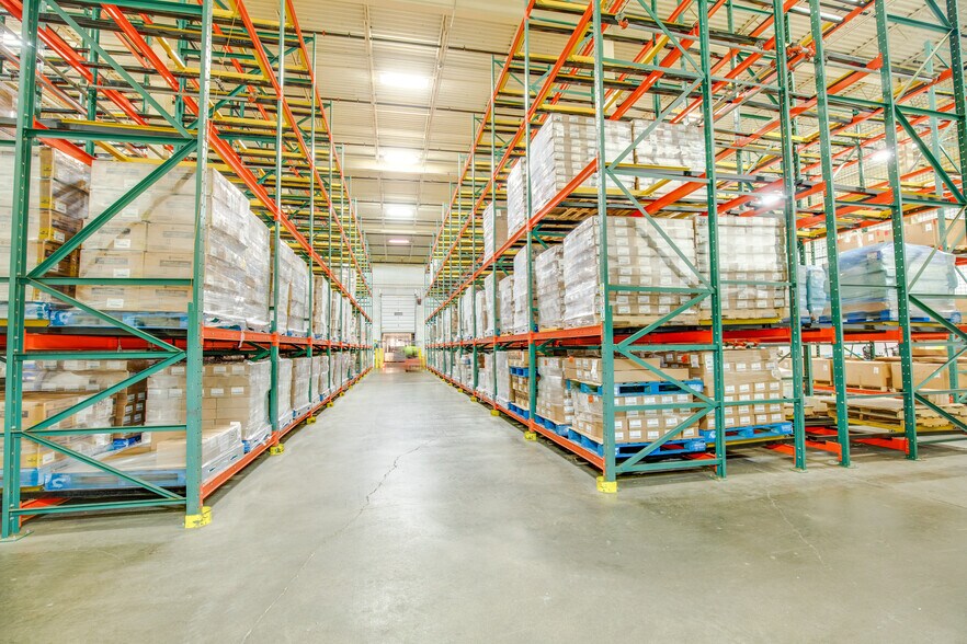 More Photos Of 4930 Hayes Ave, Plover Distribution For Lease