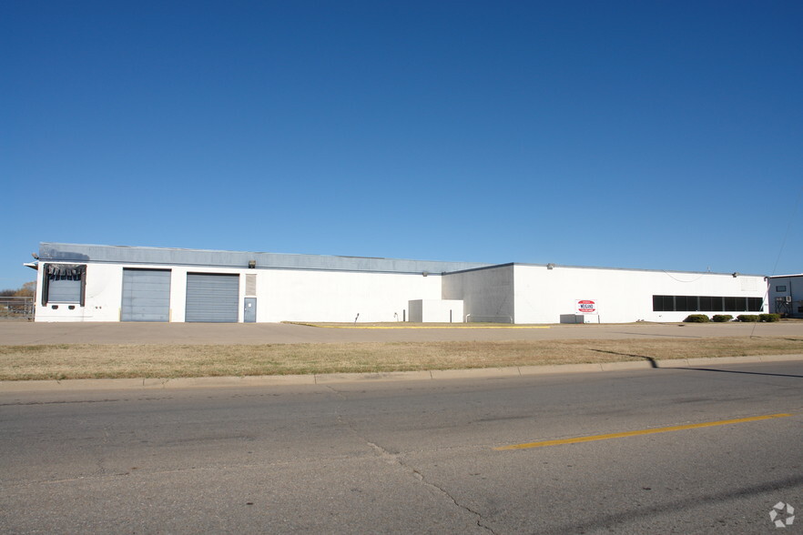 Primary Photo Of 2118 W Harry St, Wichita Warehouse For Lease