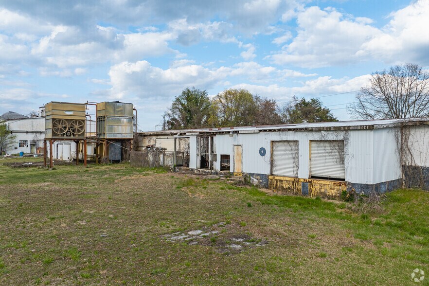 More Photos Of 204 Southern Blvd, Wyoming Warehouse For Sale