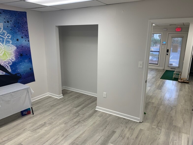 More Photos Of 875 Old Roswell Rd, Roswell Office For Sale