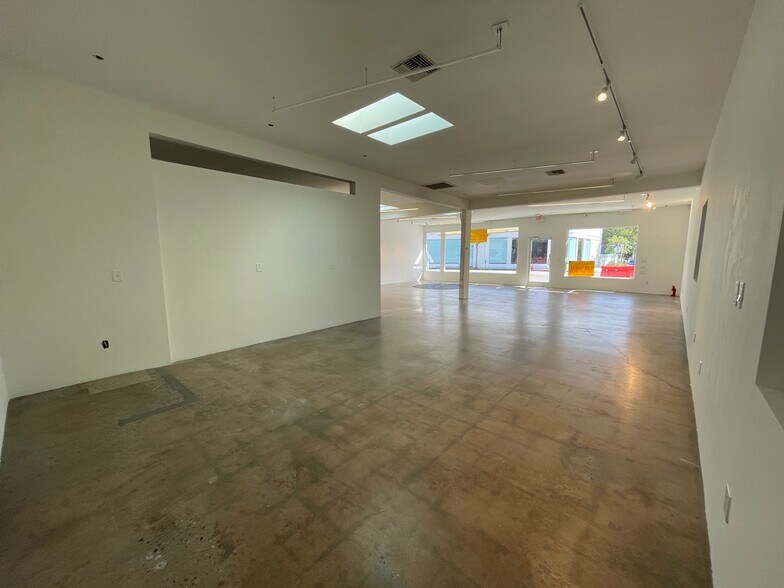 More Photos Of 8425 Melrose Ave, West Hollywood Storefront For Lease