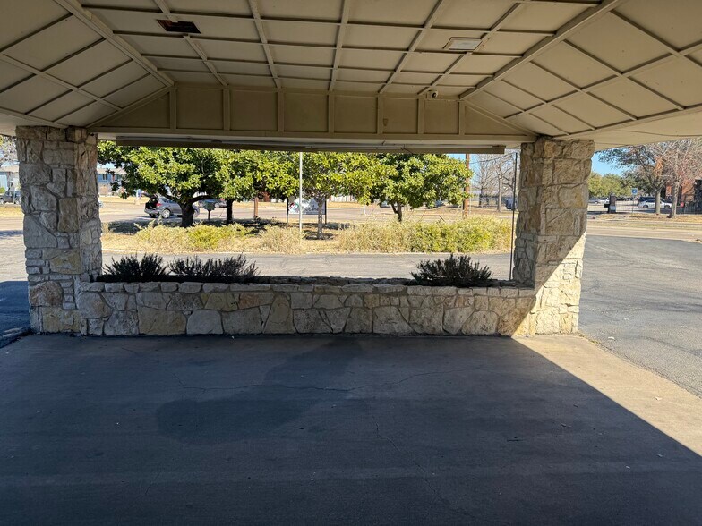 More Photos Of 300 S Bowser Rd, Richardson General Retail For Sale