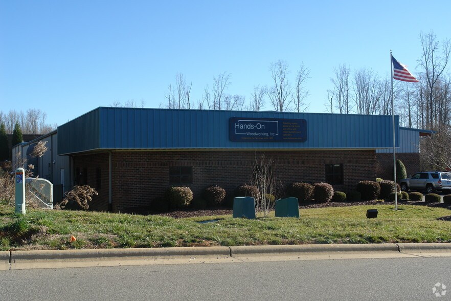 Primary Photo Of 18626 Starcreek Dr, Cornelius Light Distribution For Lease