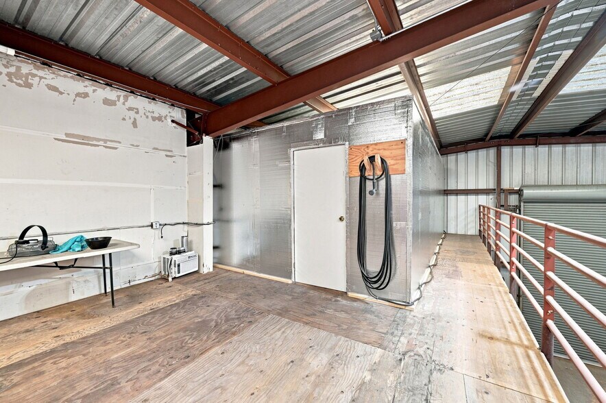 More Photos Of 2757 16th St, San Francisco Warehouse For Lease