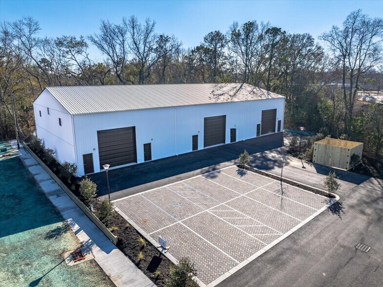More Photos Of 5151 Piedmont Ave, North Charleston Flex For Lease