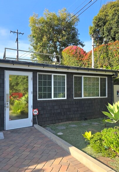 Primary Photo Of 31542 Coast Hwy, Laguna Beach Storefront Retail Office For Lease