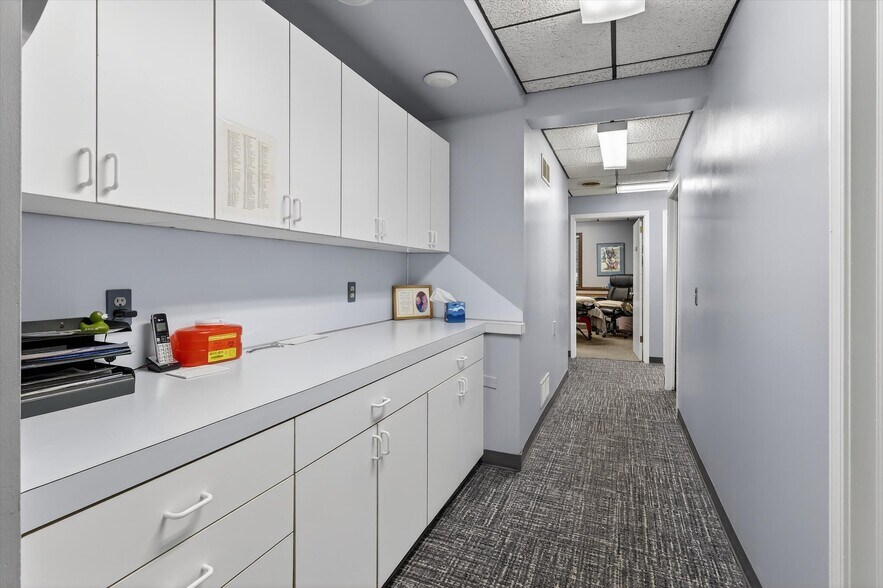 More Photos Of 2501 Plainfield Ave NE, Grand Rapids Medical For Lease