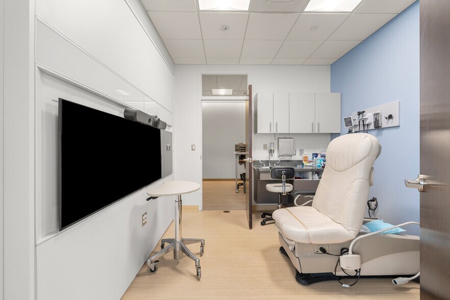 More Photos Of 2 1st Ave, Peabody Medical For Lease