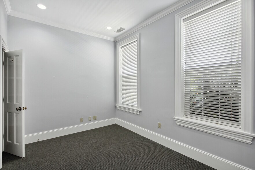 More Photos Of 1719 Abercorn St, Savannah Office Residential For Sale