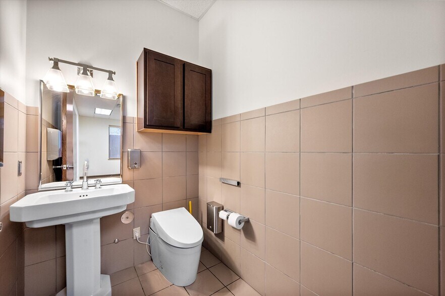 More Photos Of 820 Central Dr, Colleyville Office For Sale