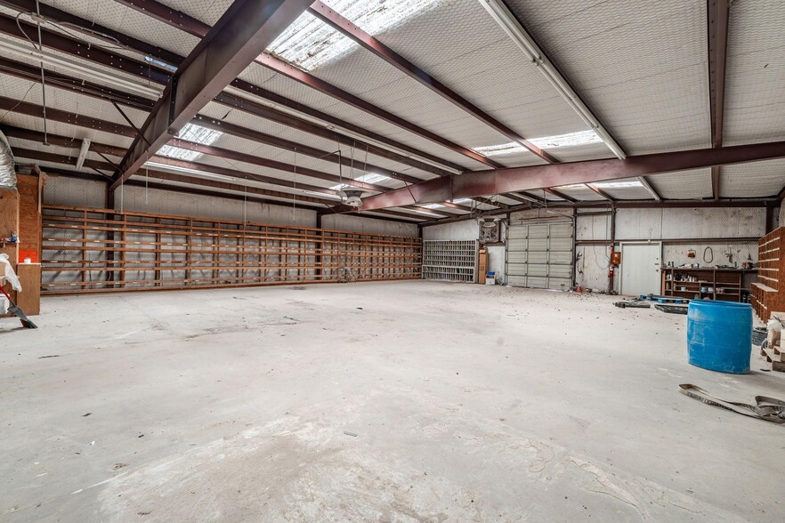 More Photos Of 1208 E Washington St, Stephenville Industrial For Sale