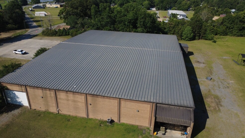 More Photos Of 309 Ash St, Cochran Industrial For Sale