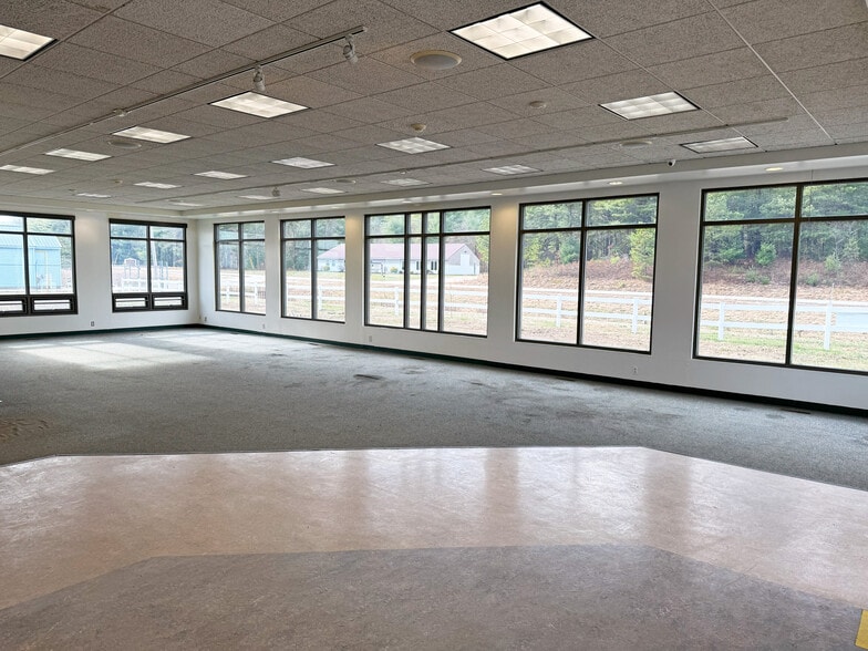 More Photos Of 149 Sheep Davis Rd, Pembroke Storefront For Sale