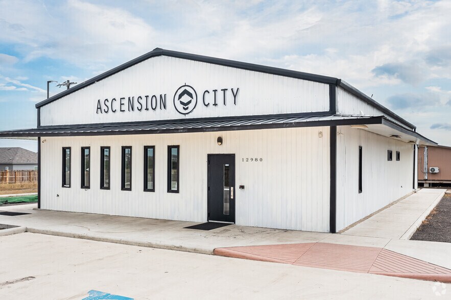 Primary Photo Of 12980 W US Highway 90, San Antonio Freestanding For Sale