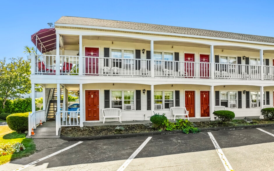 More Photos Of 271 Long Beach Ave, York Beach Hotel For Sale