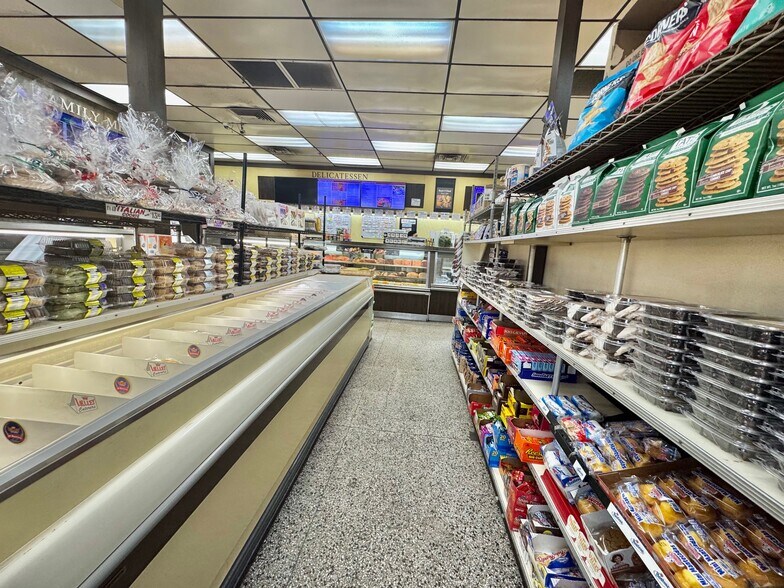 More Photos Of 560 Franklin Ave, Franklin Square Freestanding For Sale