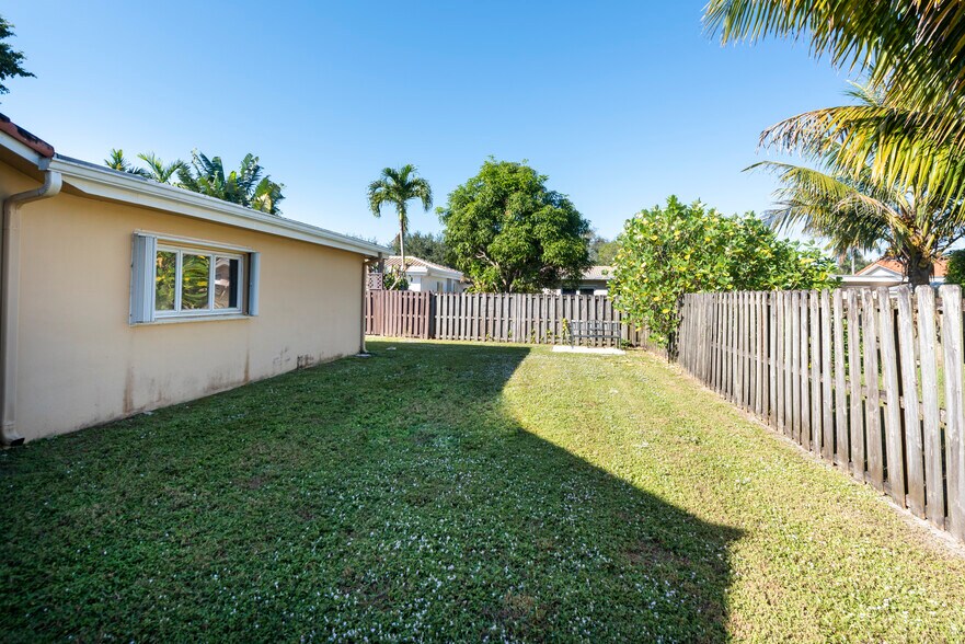 More Photos Of 621 NW 76th Ave, Plantation Assisted Living For Sale