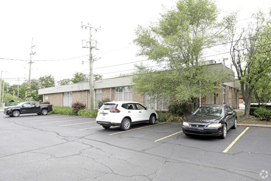 More Photos Of 23030 Mooney St, Farmington Medical For Lease