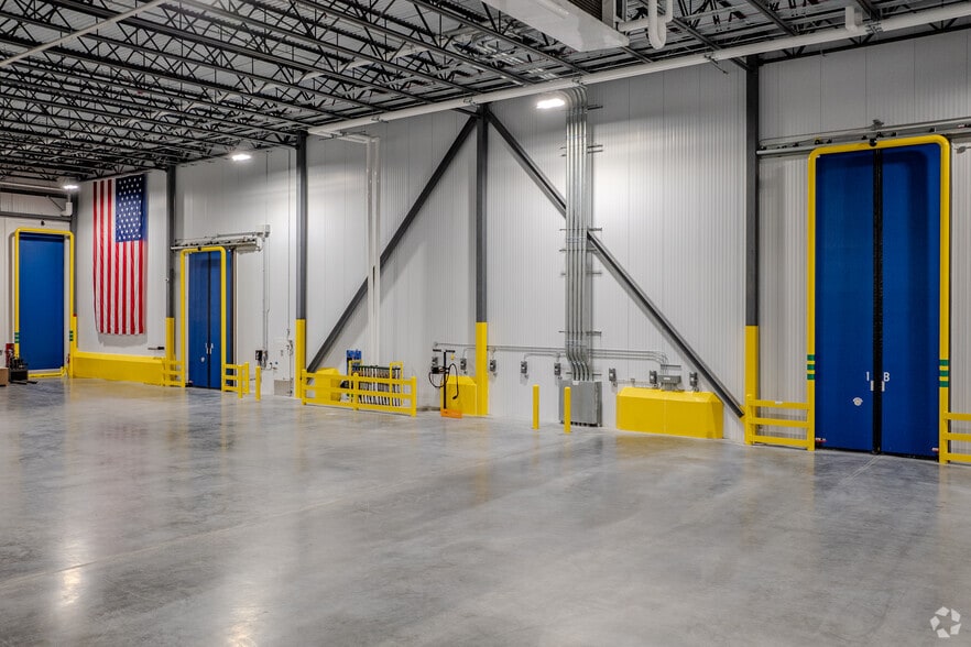 More Photos Of 298 N Corporate Dr, Wilmington Refrigeration Cold Storage For Lease