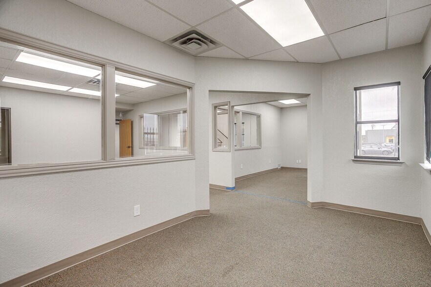 More Photos Of 2030 S Las Vegas Trl, White Settlement Office For Sale