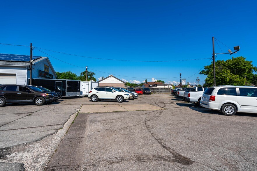 More Photos Of 735 Ontario St, Sarnia Auto Dealership For Sale