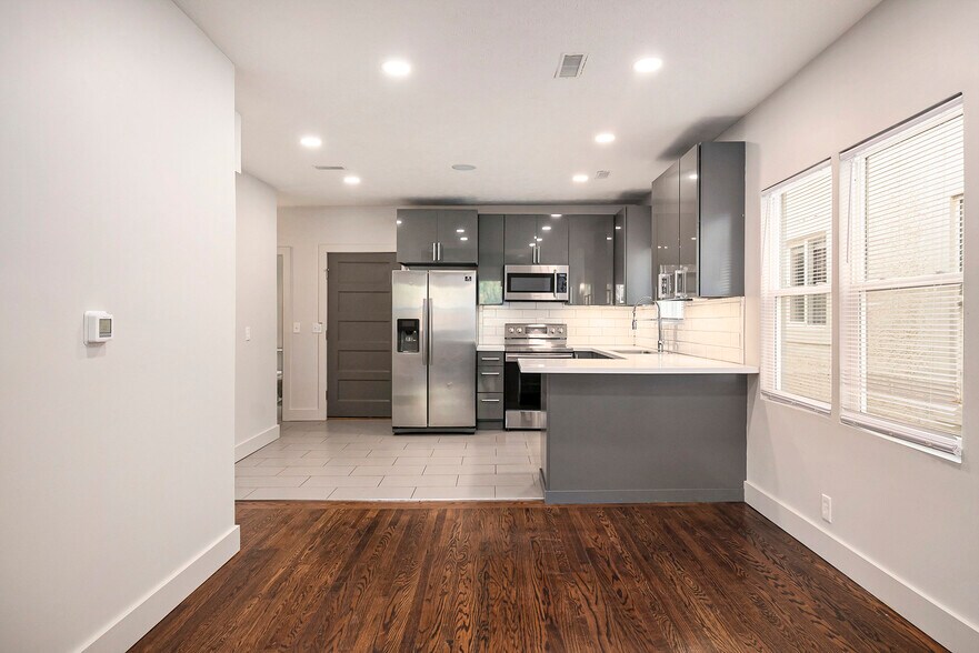 More Photos Of 2601-2603 N 45th St, Omaha Office Residential For Sale