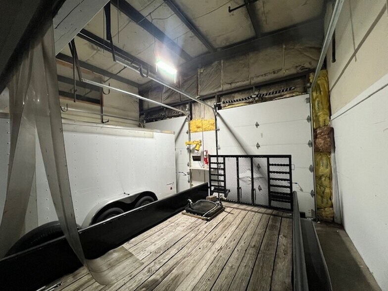 More Photos Of 1150 McConnell Rd, Woodstock Warehouse For Lease