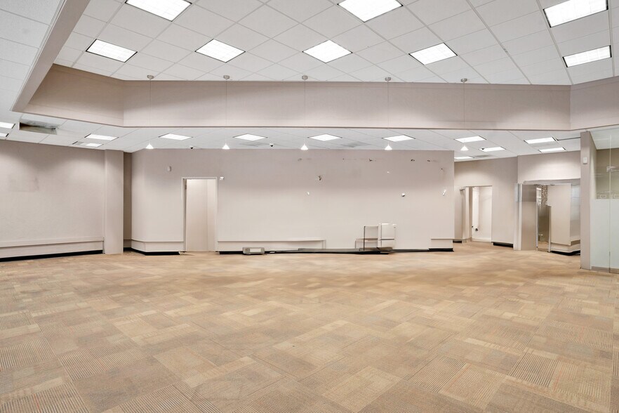 More Photos Of 780 Laurel St, San Carlos Bank For Lease