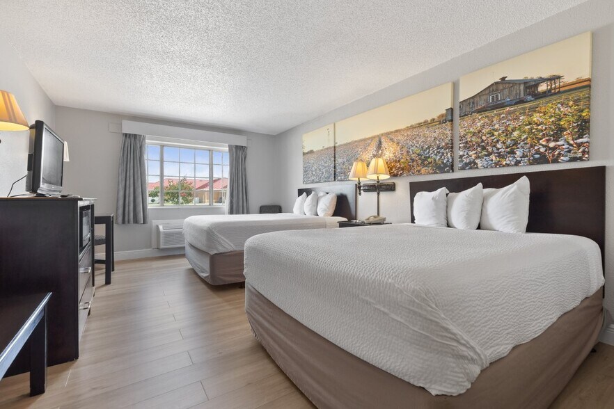 More Photos Of 912 US Highway 65/82 South, Lake Village Hotel For Sale