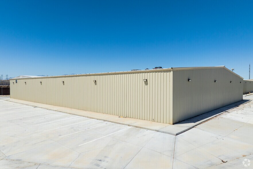 More Photos Of 17261-17283 Columbus St, Adelanto Warehouse For Lease