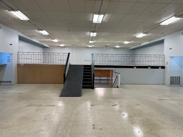 More Photos Of 113 Main St S, Stewartville Storefront For Lease