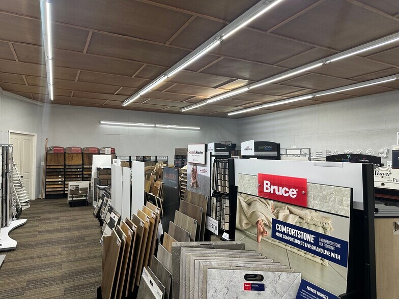 More Photos Of 455 E Main St, Parsons General Retail For Sale