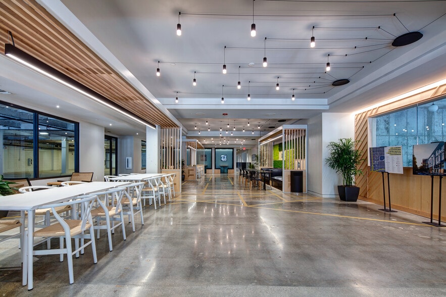 More Photos Of 150 N Orange Ave, Orlando Office For Lease