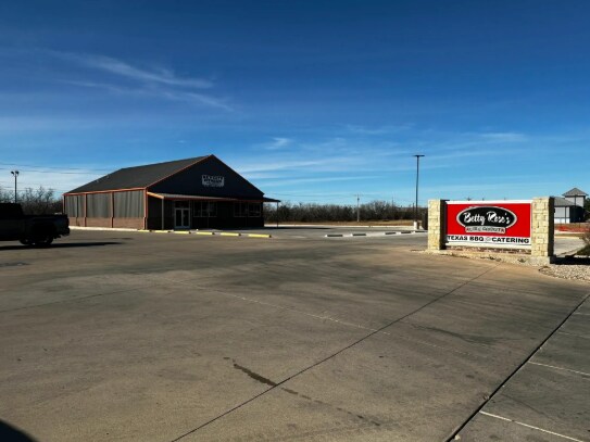More Photos Of 3950 Catclaw Dr, Abilene General Retail For Lease