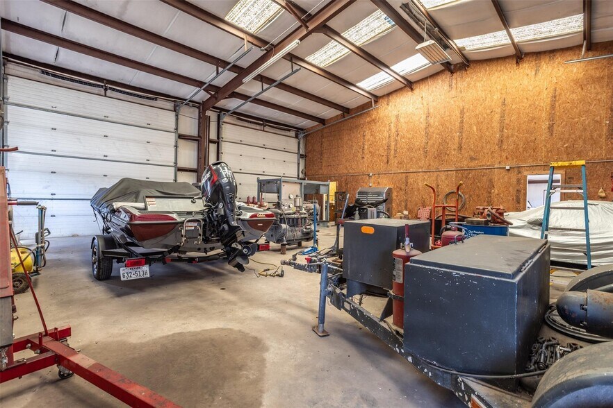 More Photos Of 510 Locust St, Whitesboro Service For Lease